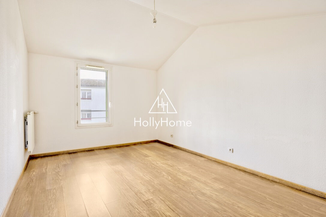 Photo 7 — HOLLYHOME