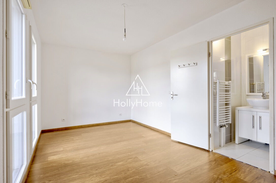 Photo 10 — HOLLYHOME