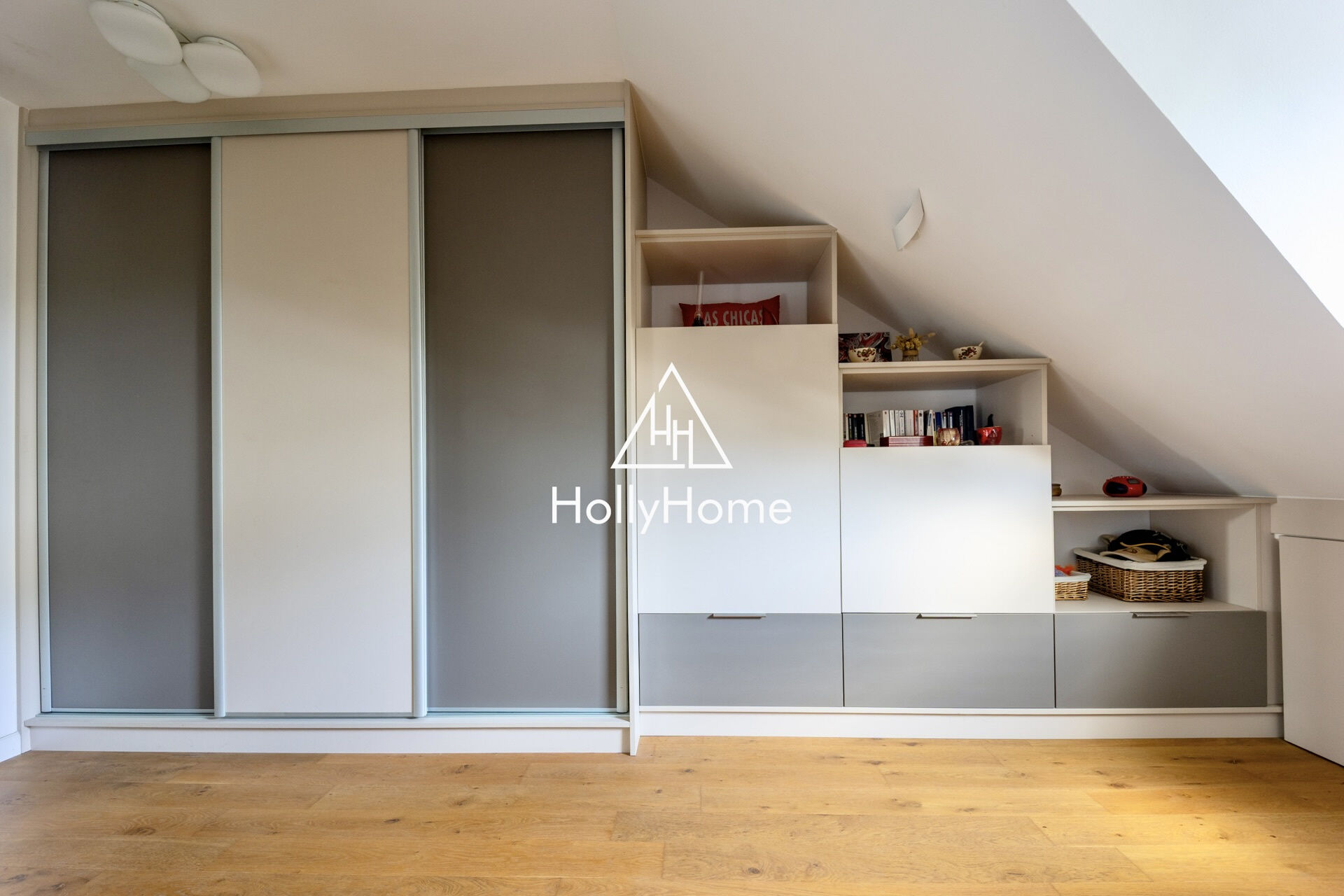 Photo 10 — HOLLYHOME