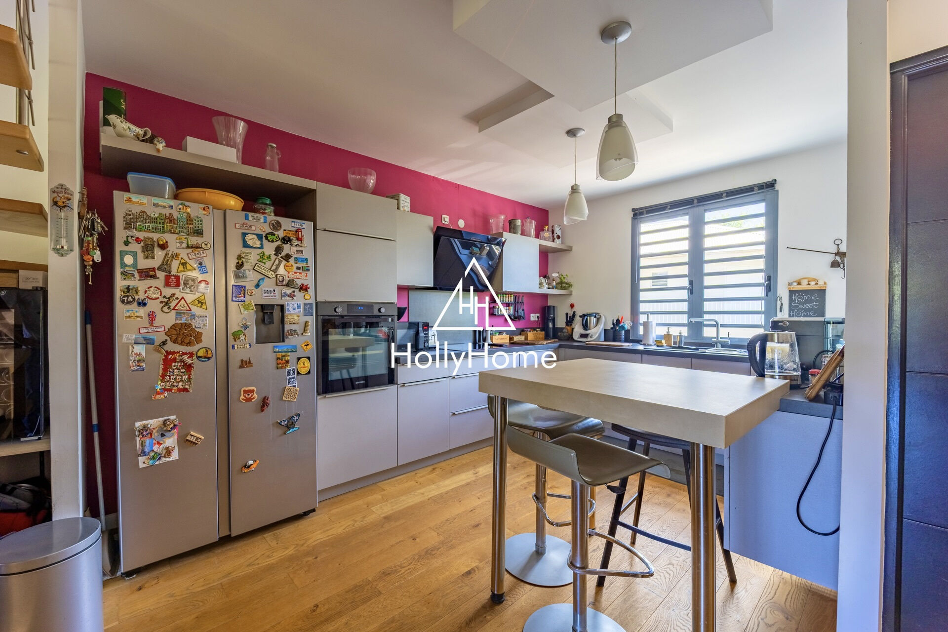 Photo 4 — HOLLYHOME