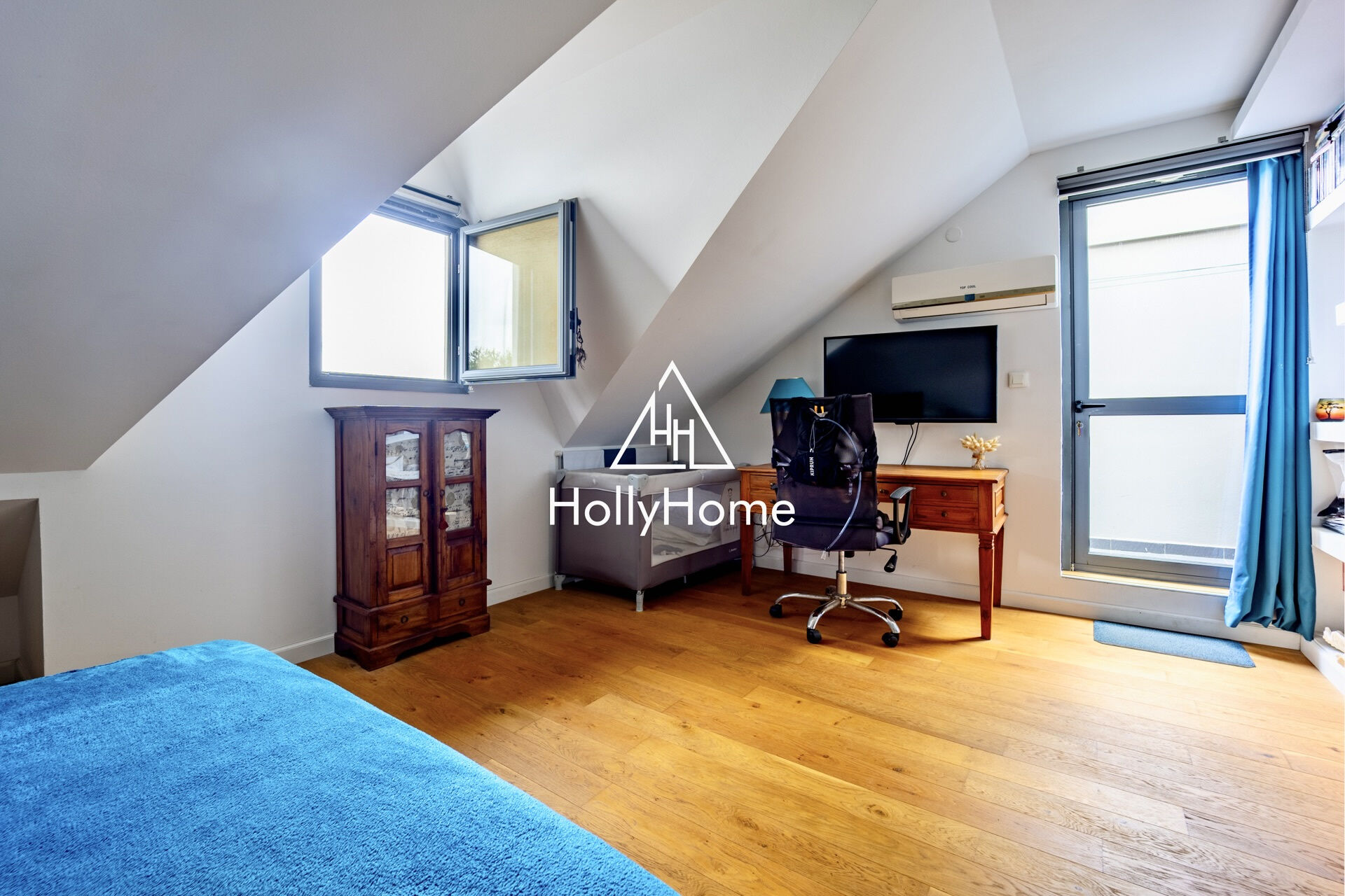 Photo 12 — HOLLYHOME