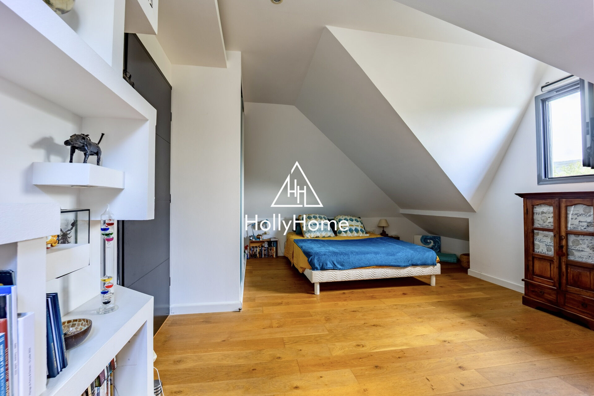 Photo 11 — HOLLYHOME