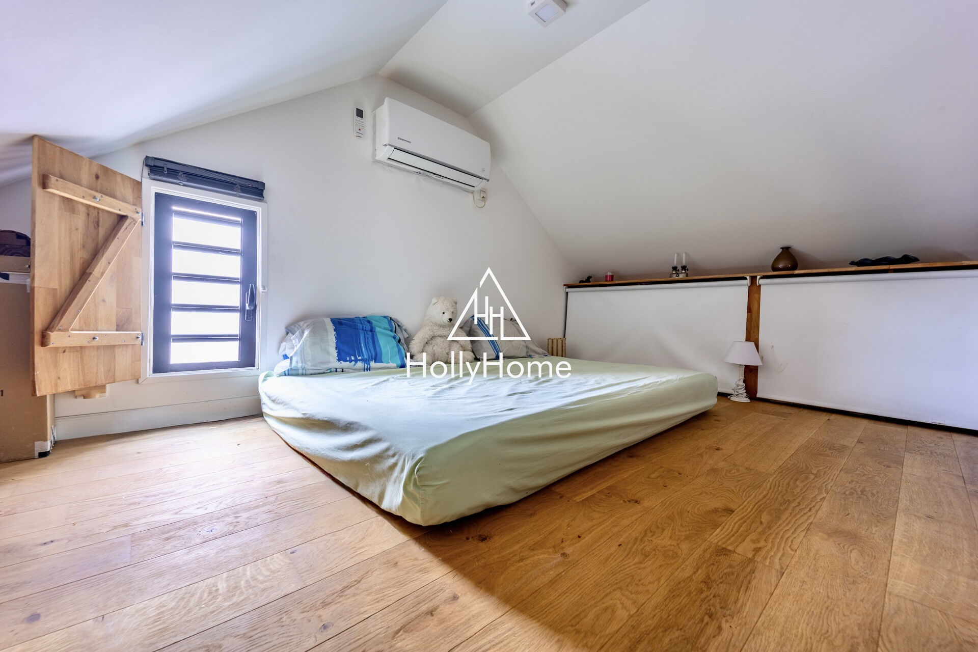 Photo 15 — HOLLYHOME