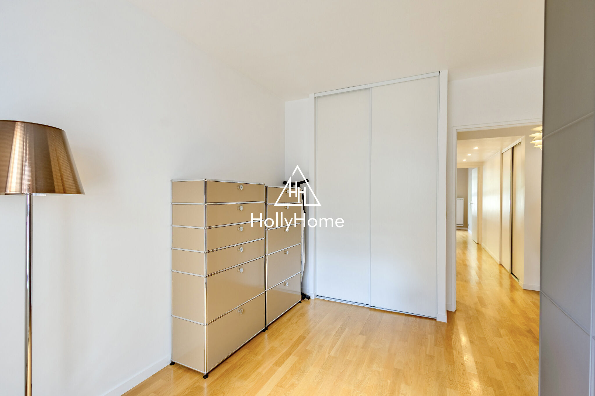 Photo 11 — HOLLYHOME