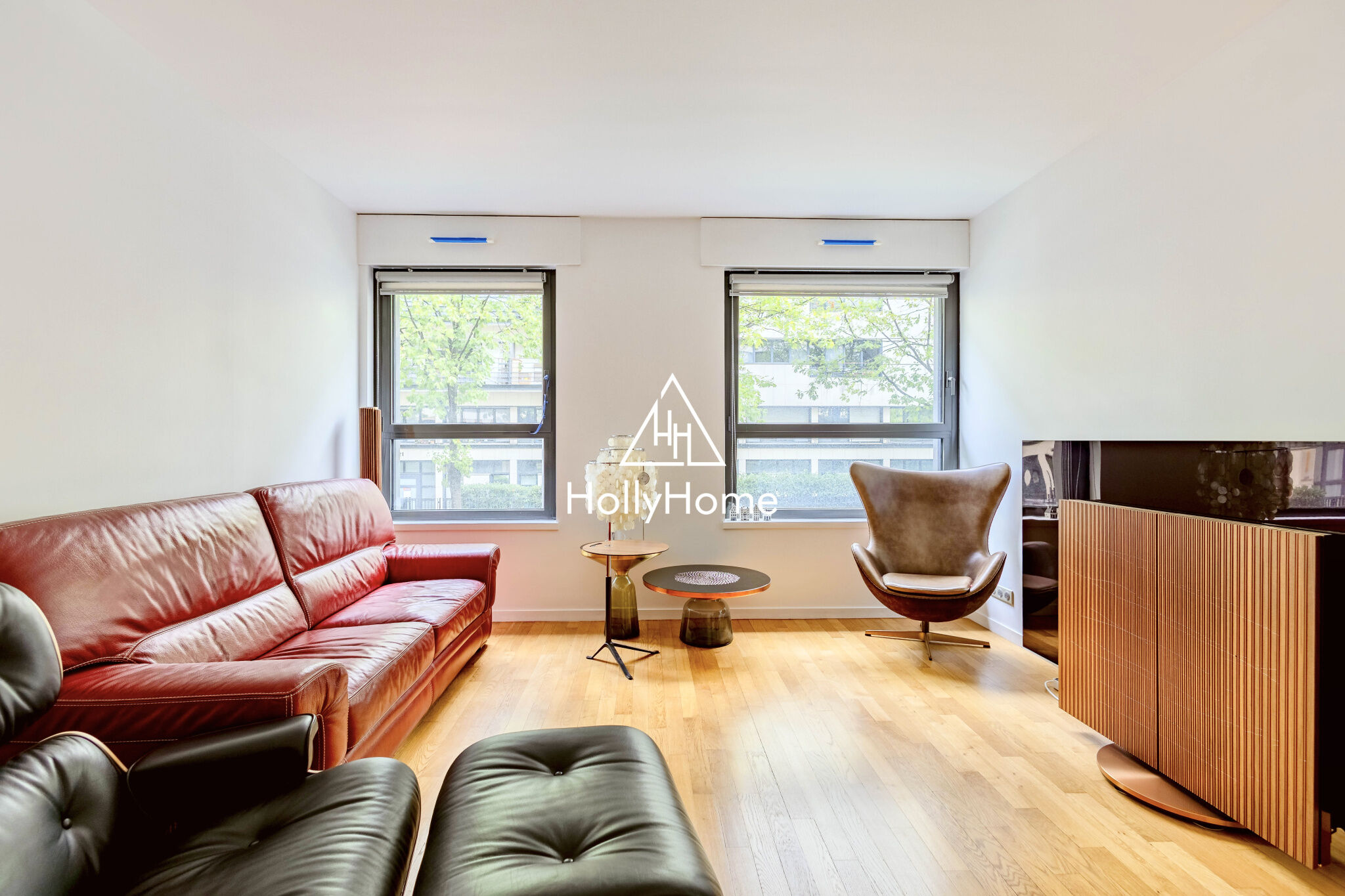 Photo 3 — HOLLYHOME