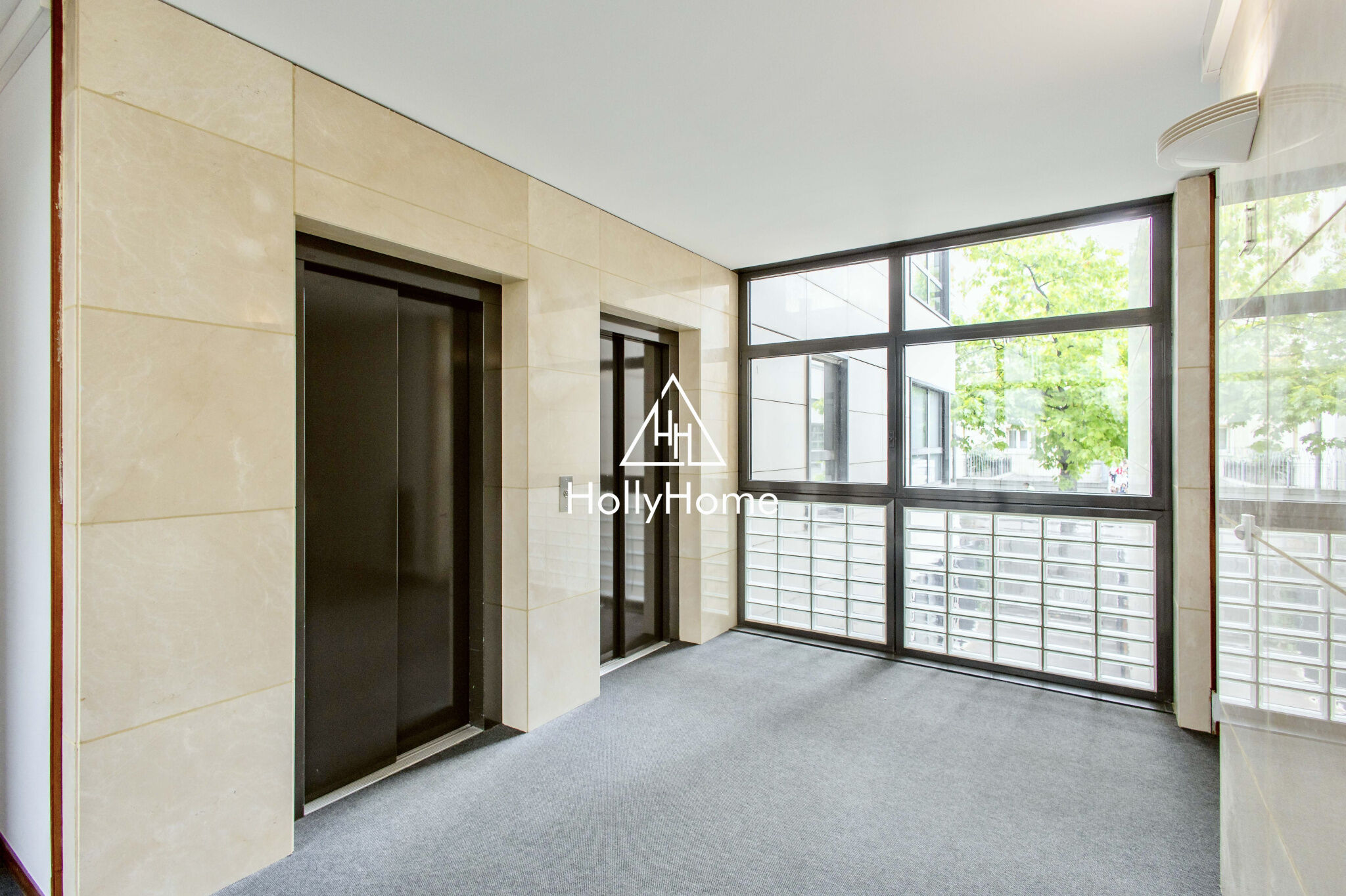 Photo 17 — HOLLYHOME