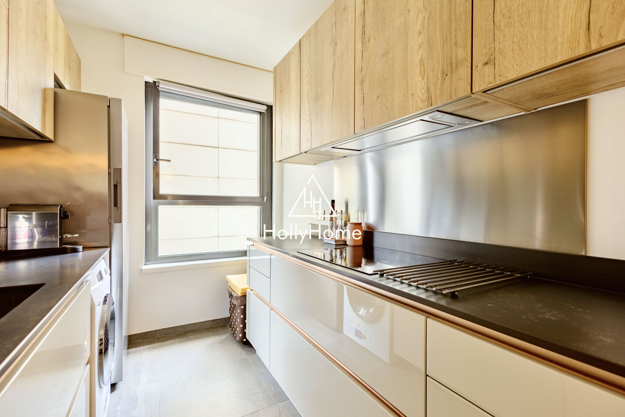 Photo 6 — HOLLYHOME