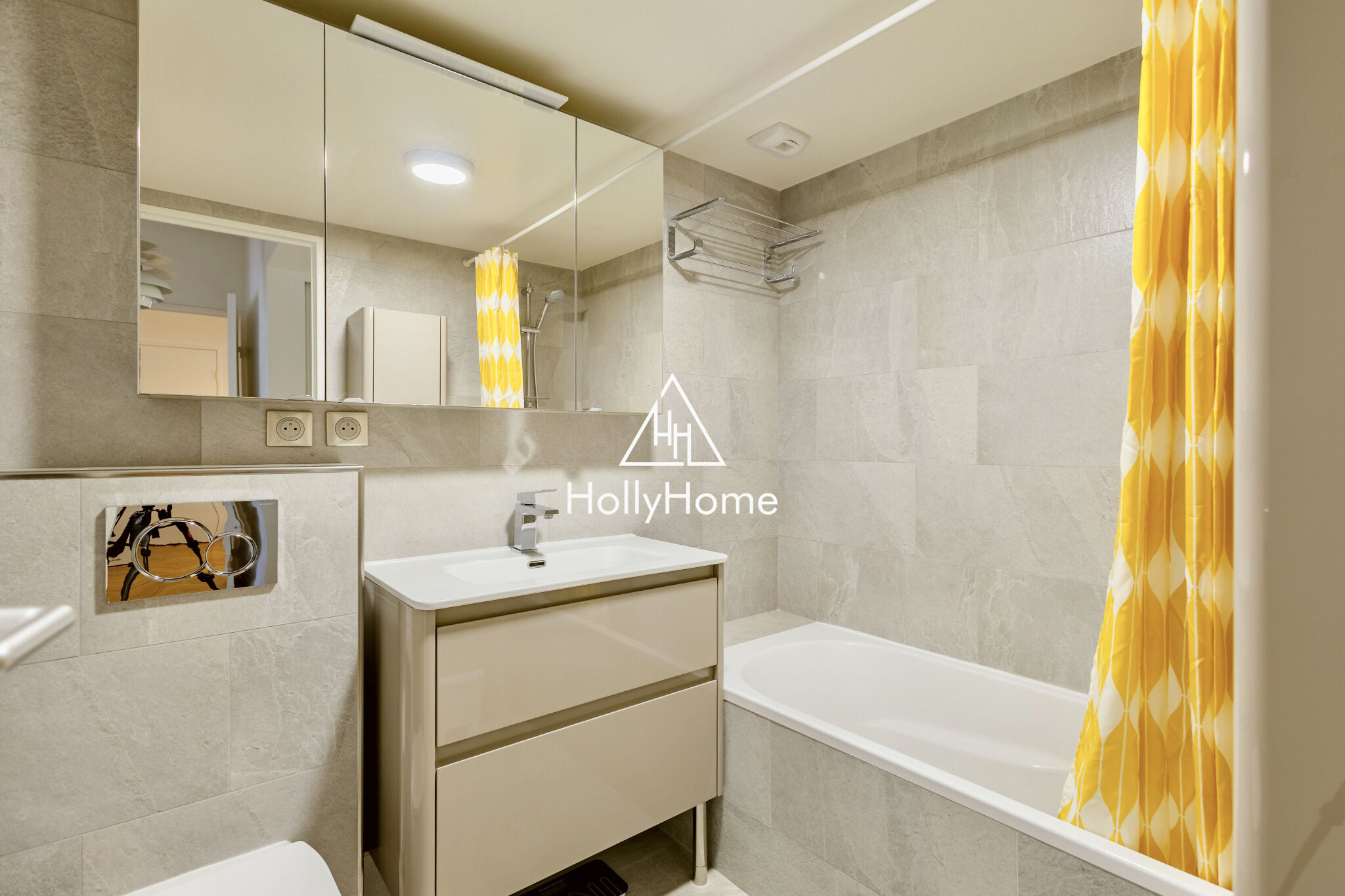 Photo 15 — HOLLYHOME