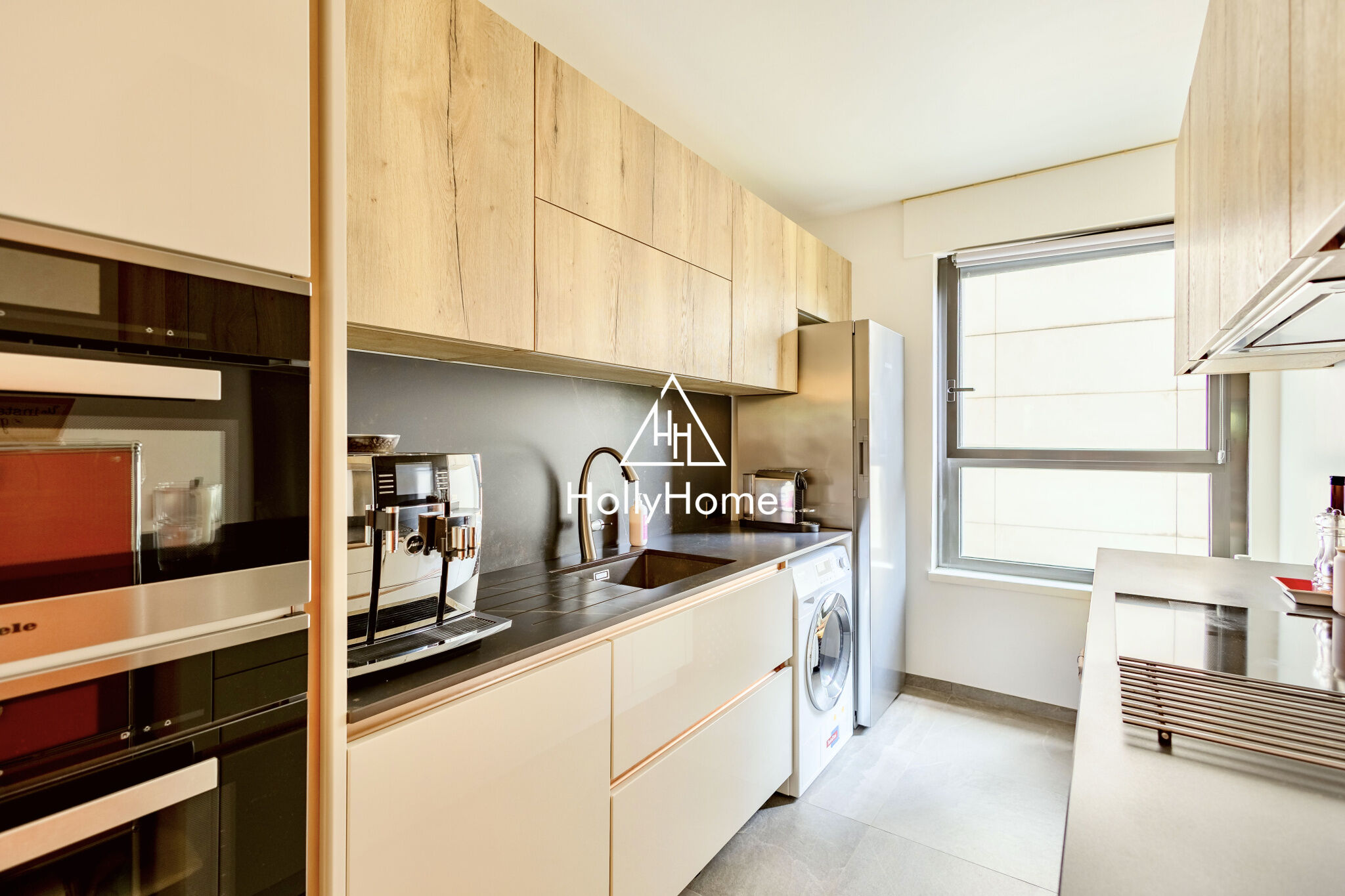 Photo 5 — HOLLYHOME