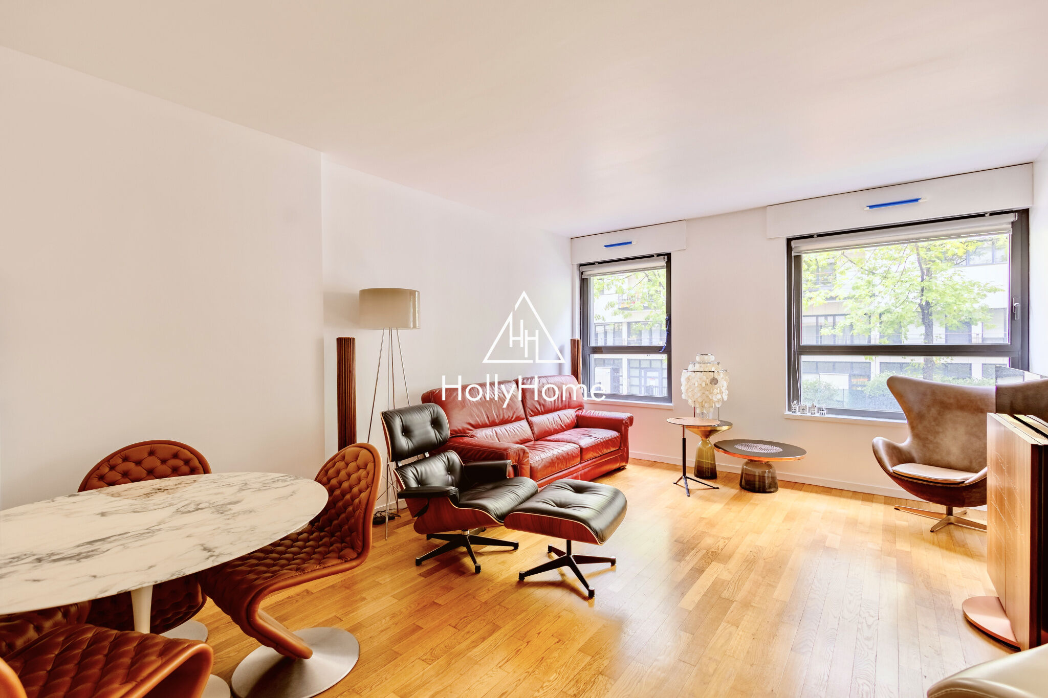 Photo 2 — HOLLYHOME