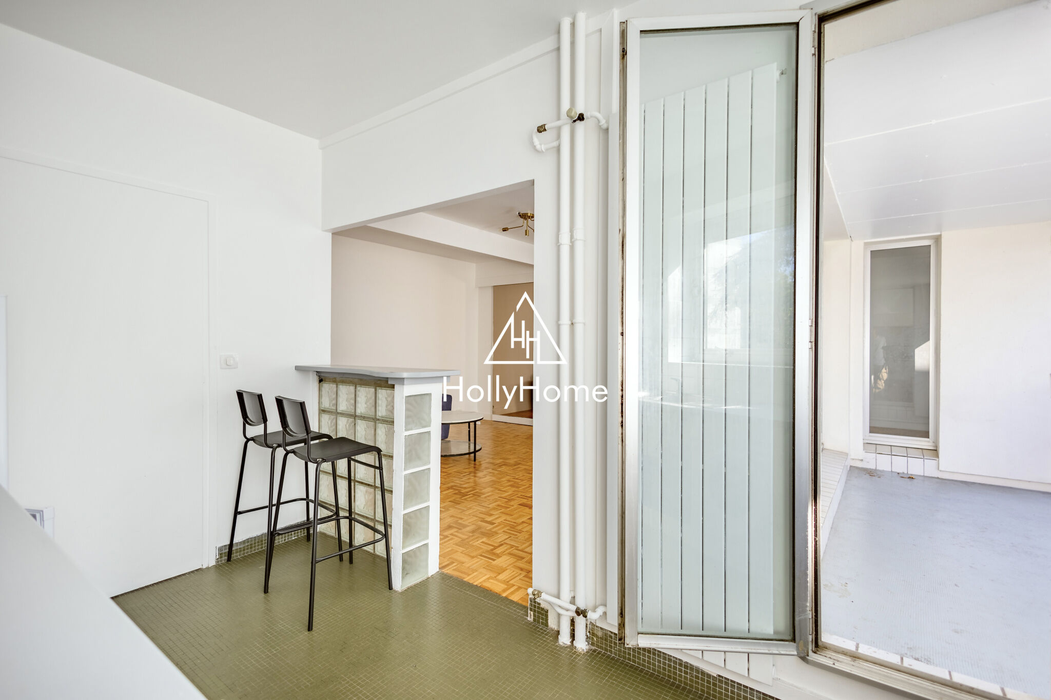 Photo 11 — HOLLYHOME