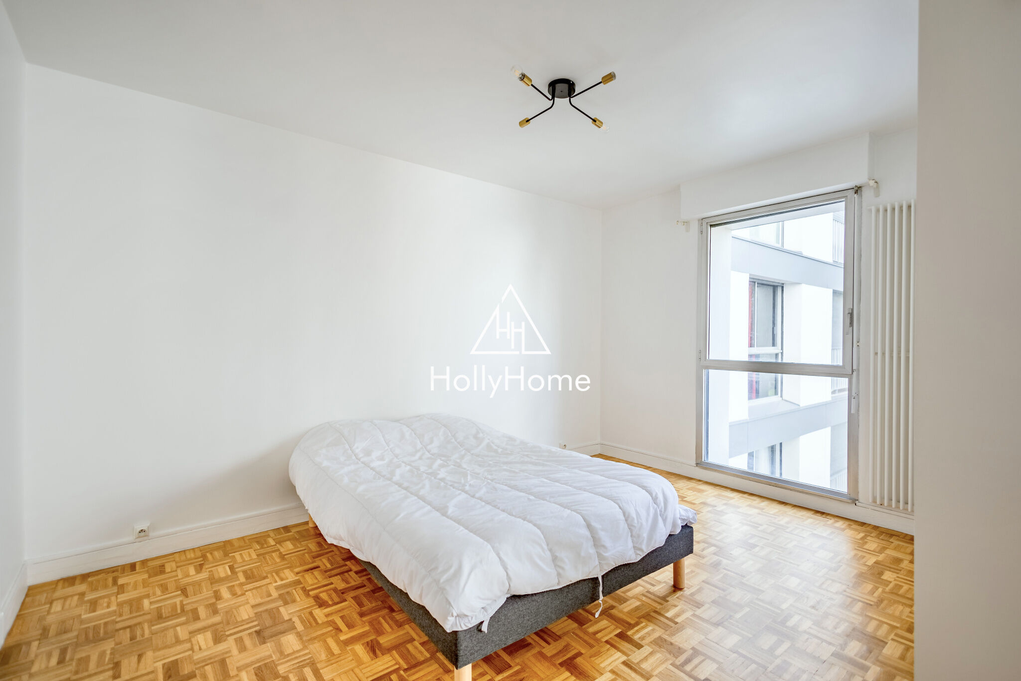 Photo 5 — HOLLYHOME