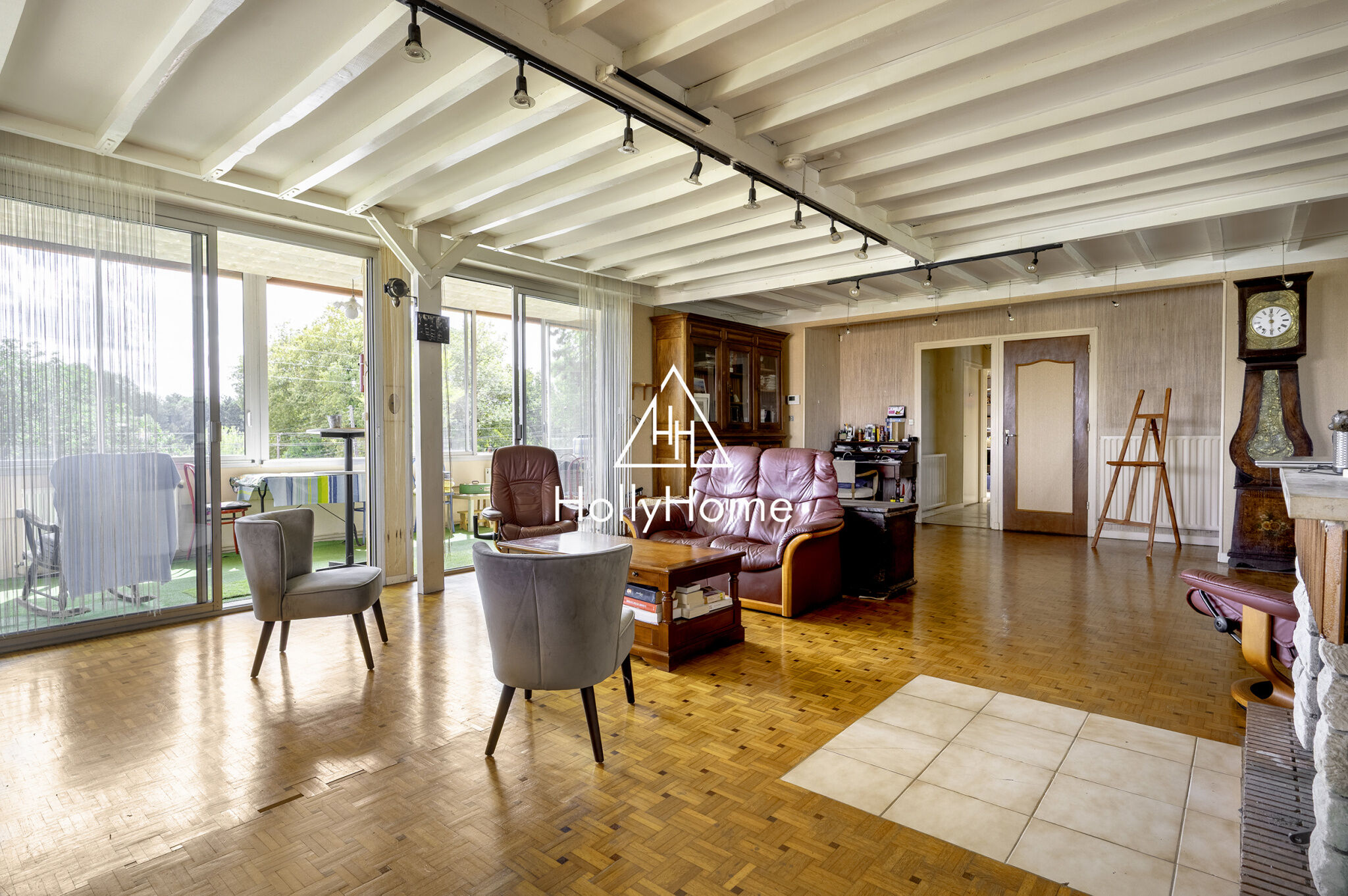 Photo 3 — HOLLYHOME