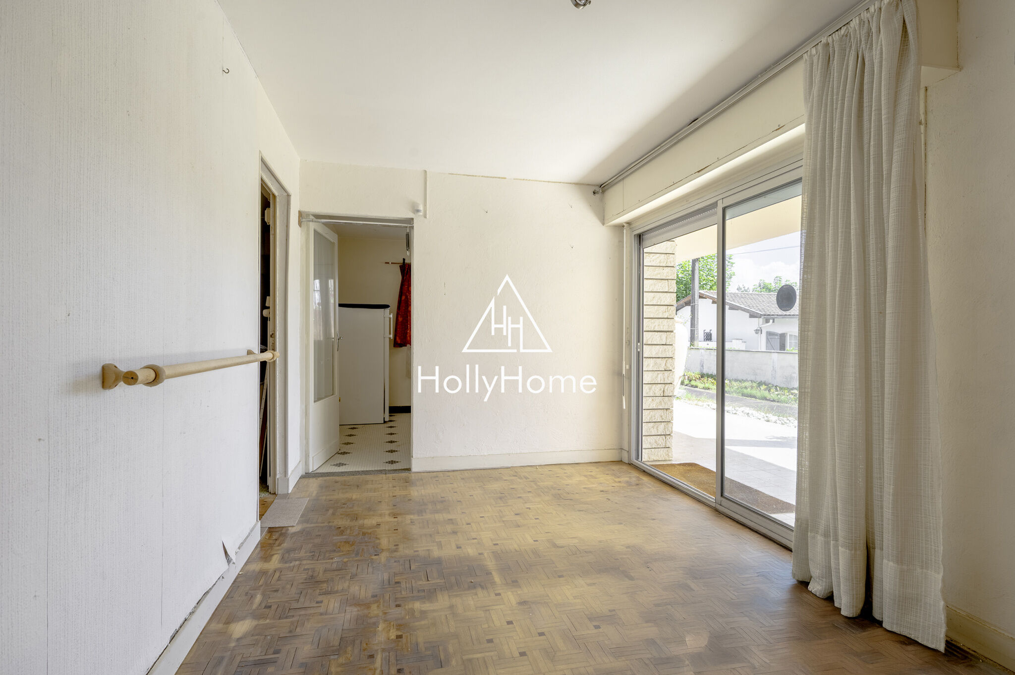 Photo 12 — HOLLYHOME