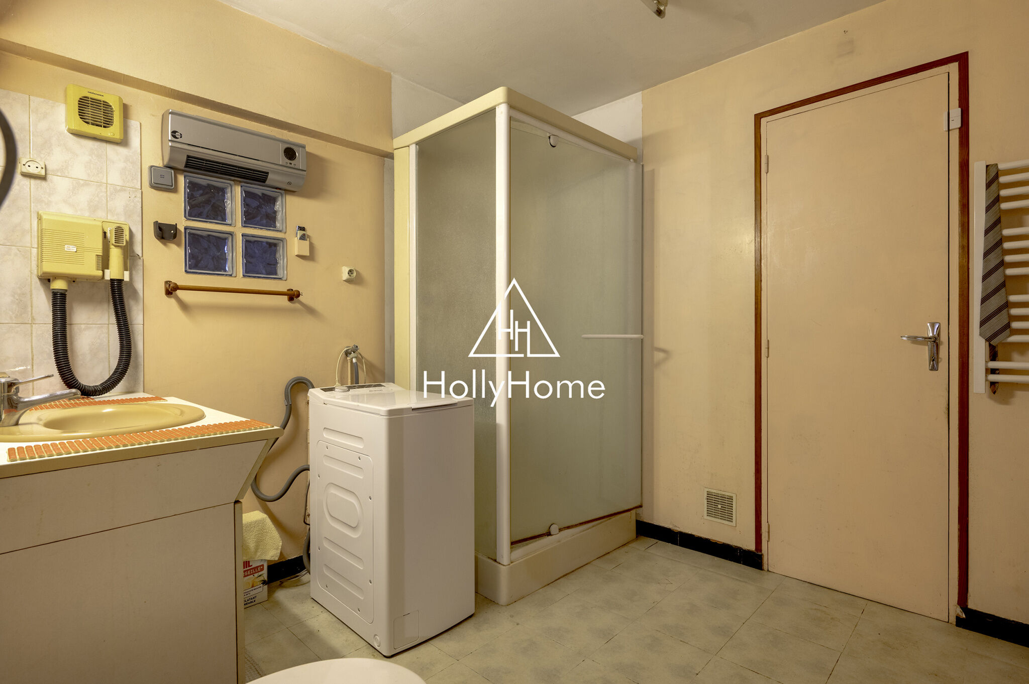 Photo 15 — HOLLYHOME