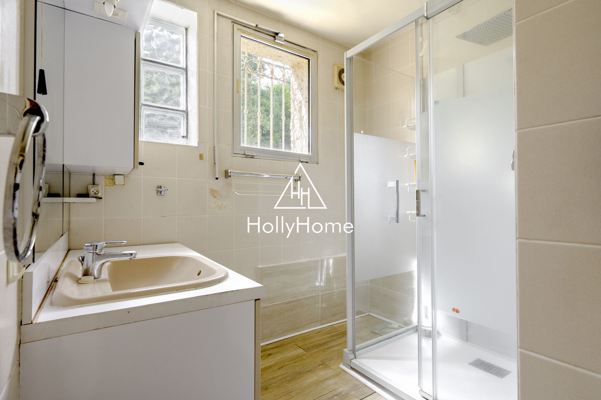 Photo 10 — HOLLYHOME