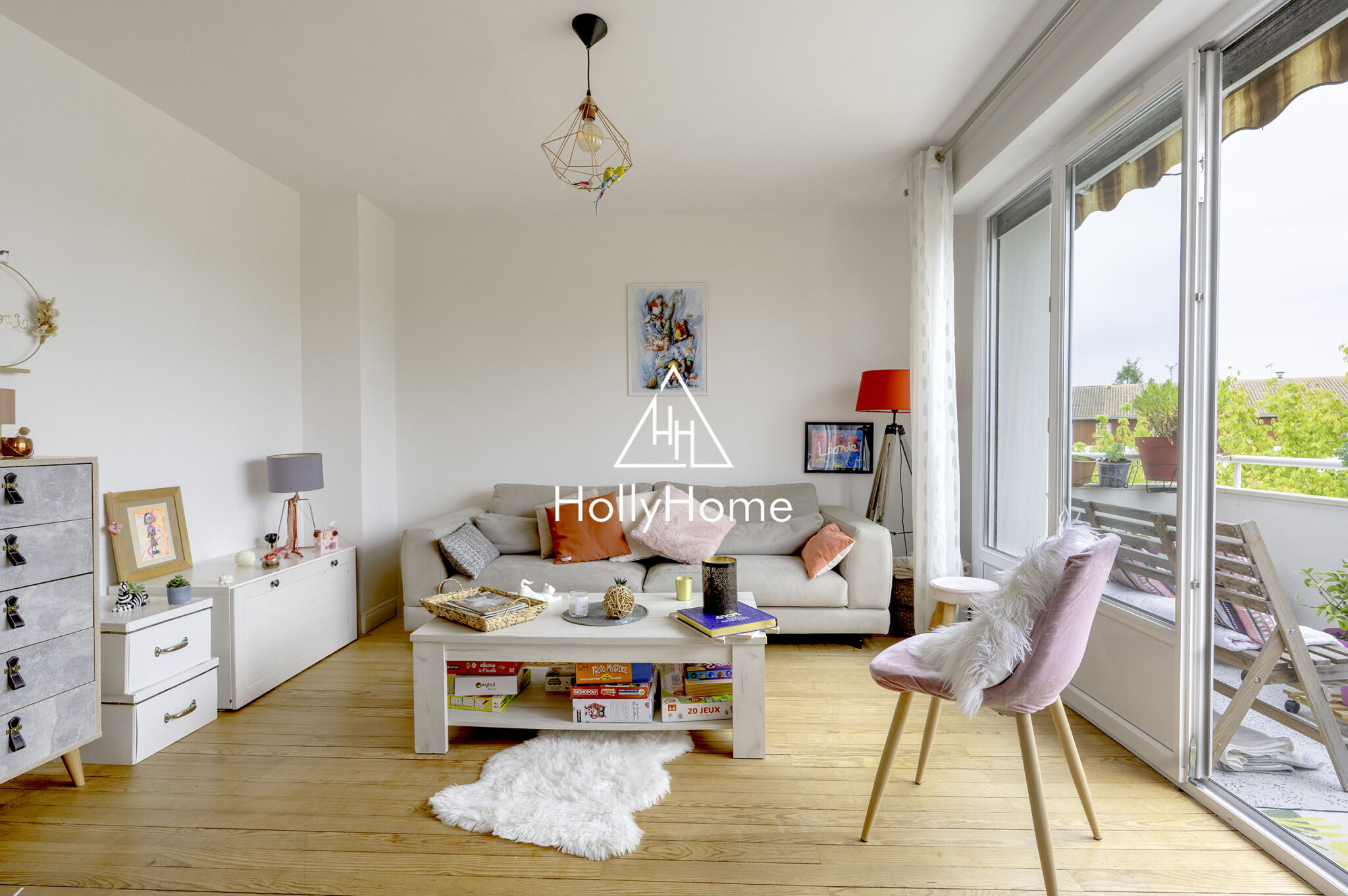 Photo 3 — HOLLYHOME
