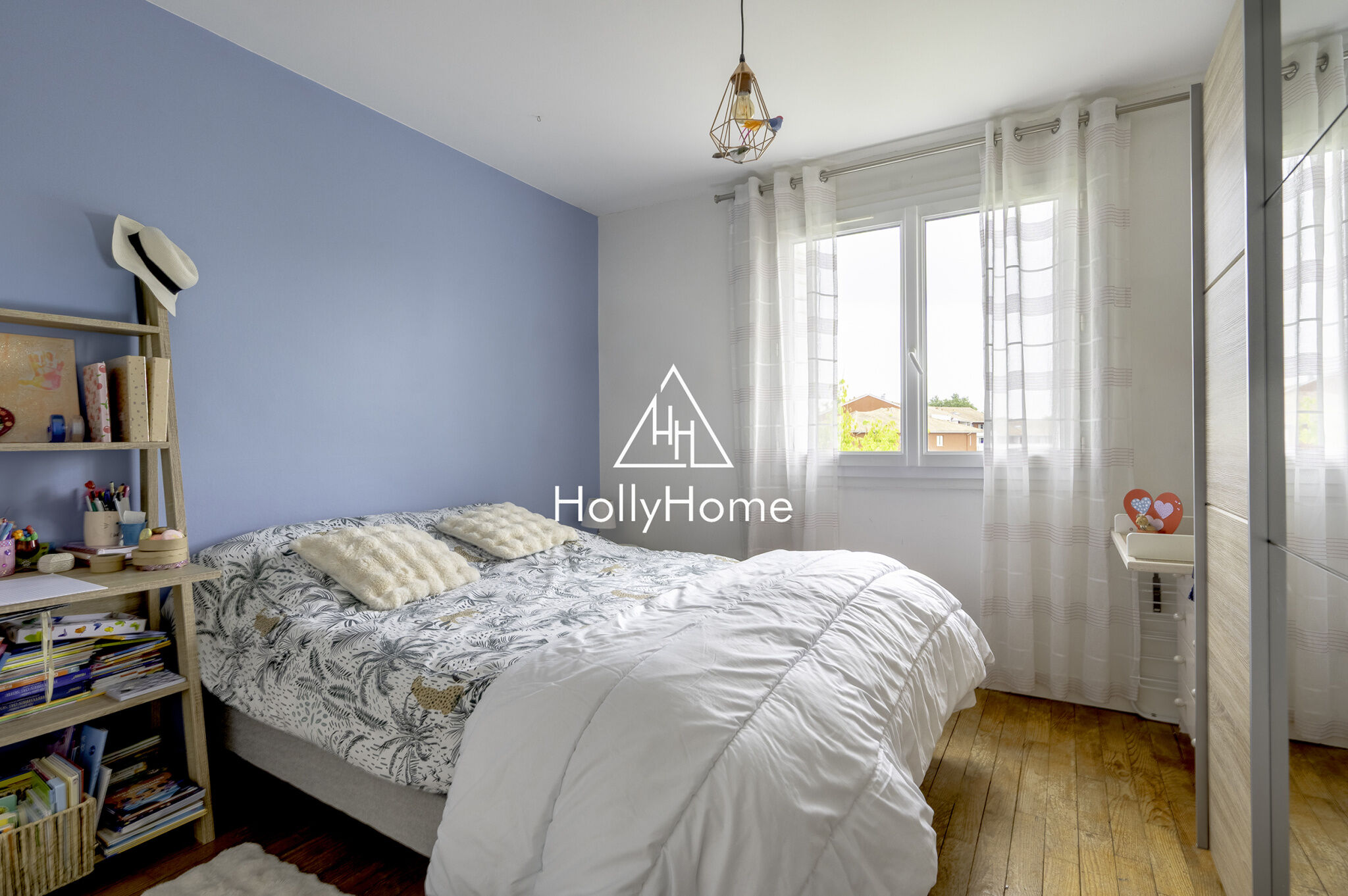 Photo 7 — HOLLYHOME