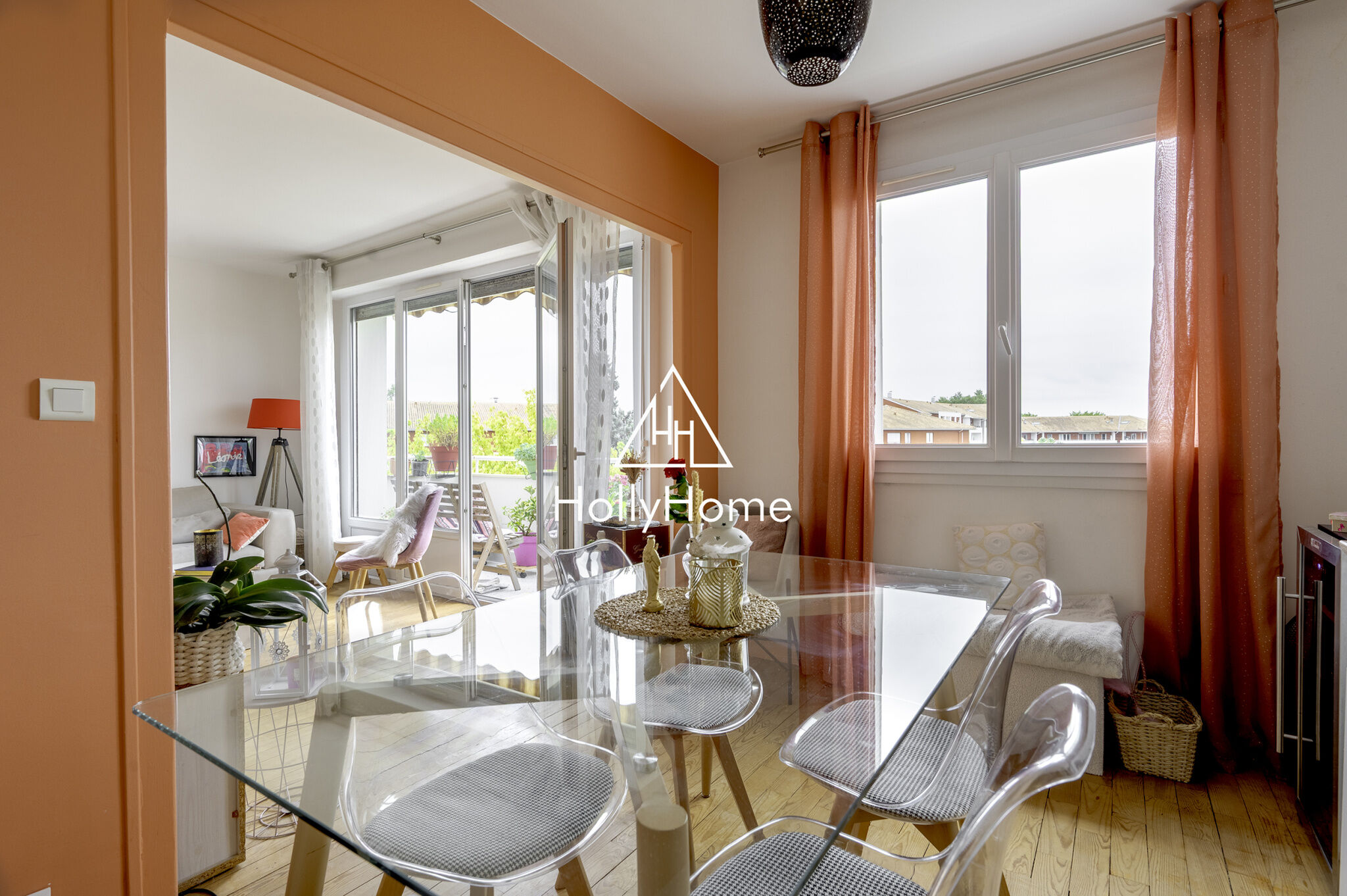 Photo 4 — HOLLYHOME