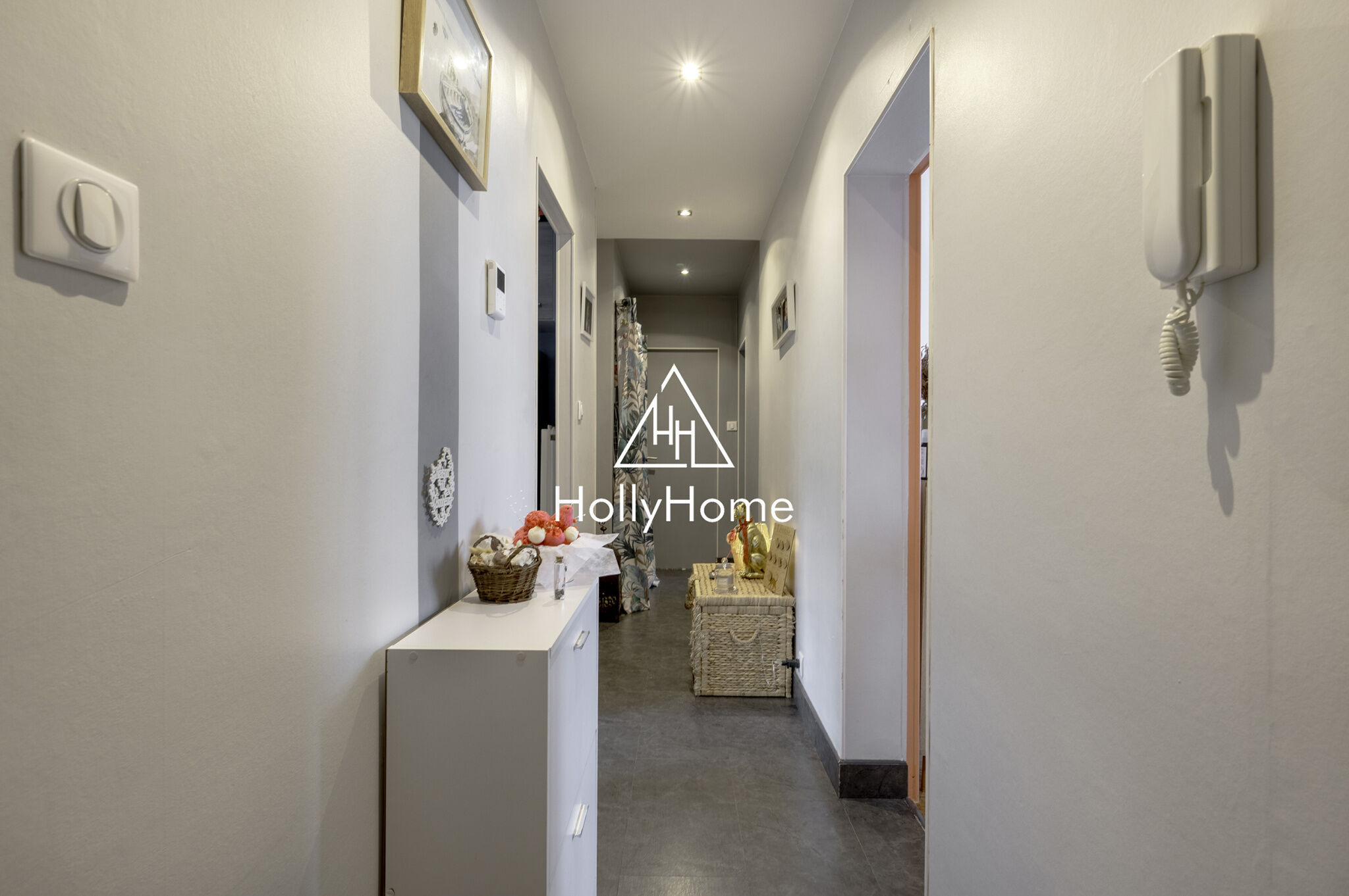 Photo 5 — HOLLYHOME