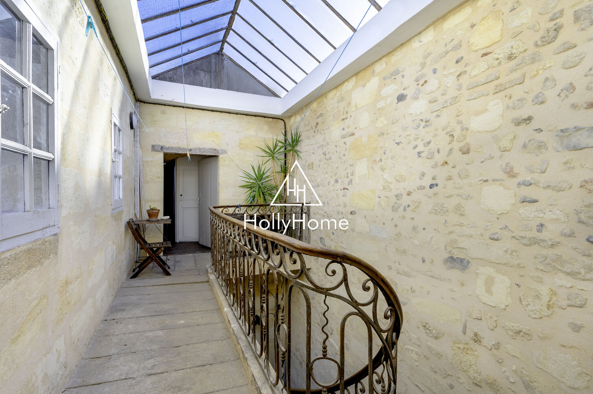 Photo 9 — HOLLYHOME