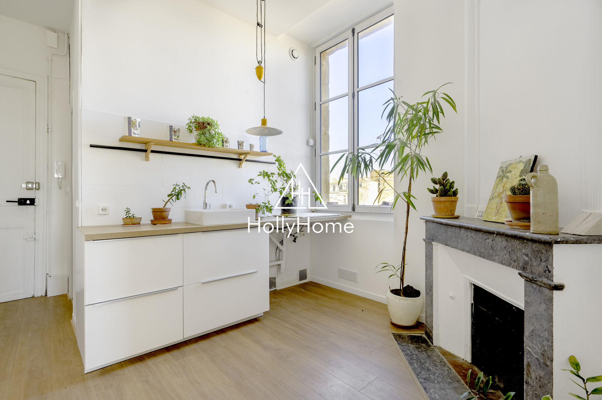 Photo 4 — HOLLYHOME