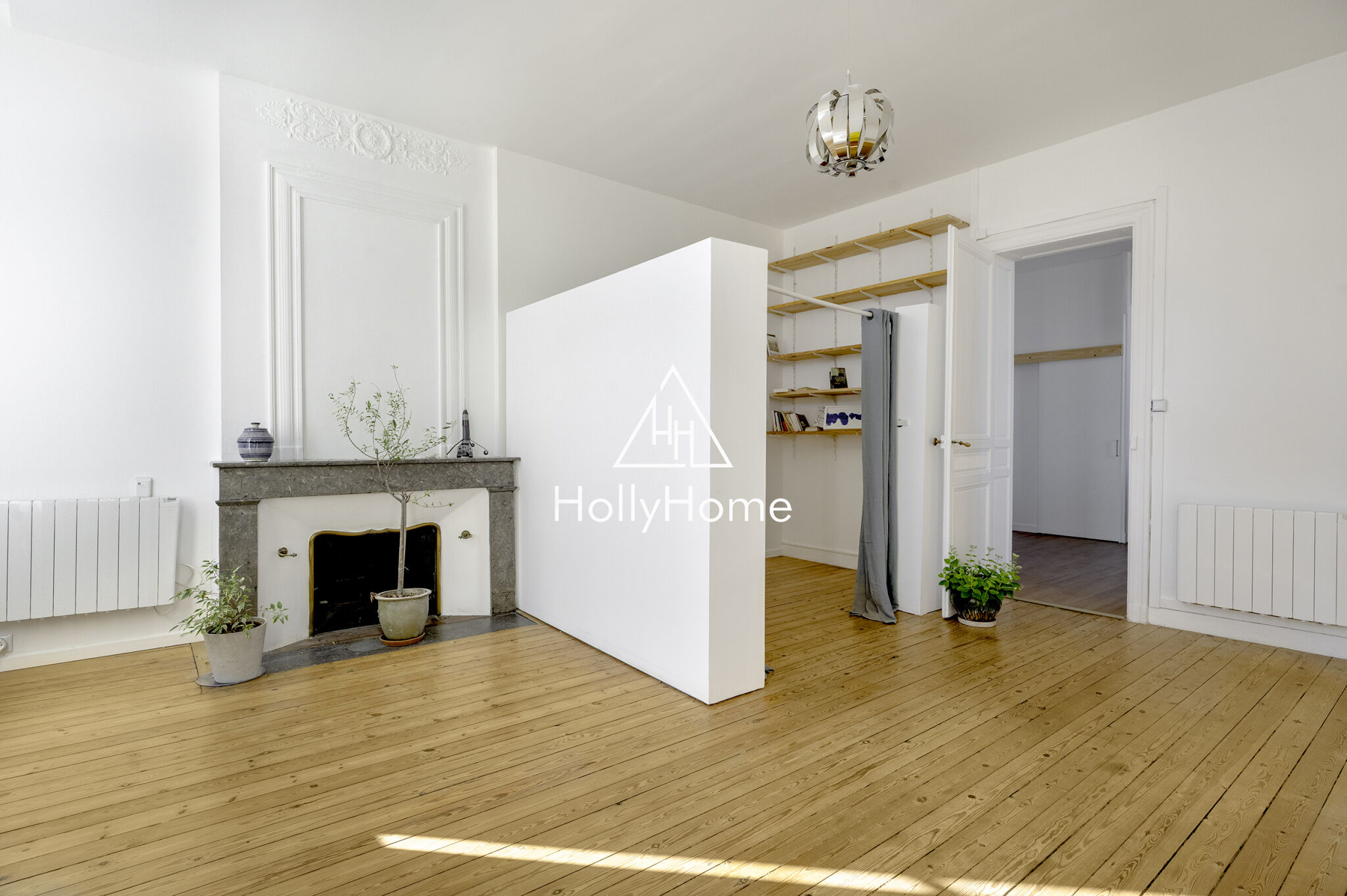 Photo 2 — HOLLYHOME