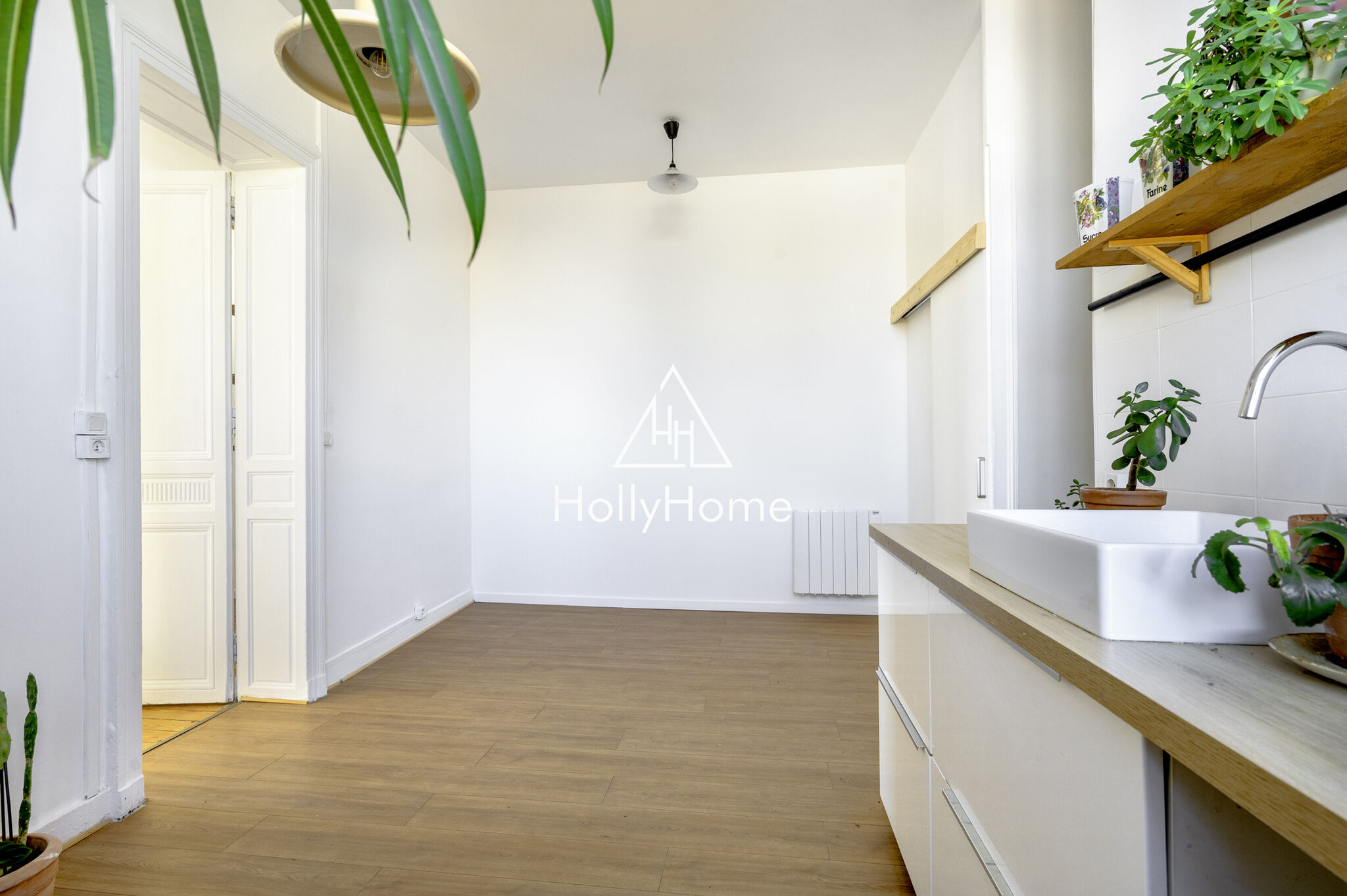 Photo 6 — HOLLYHOME