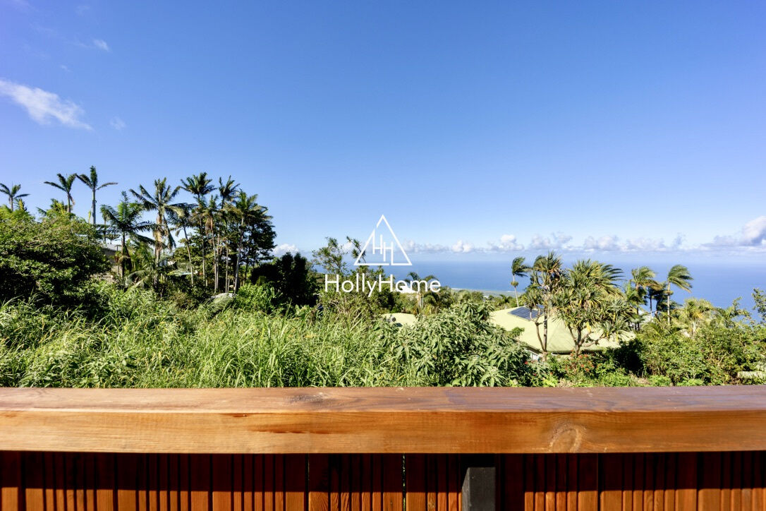 Photo 3 — HOLLYHOME