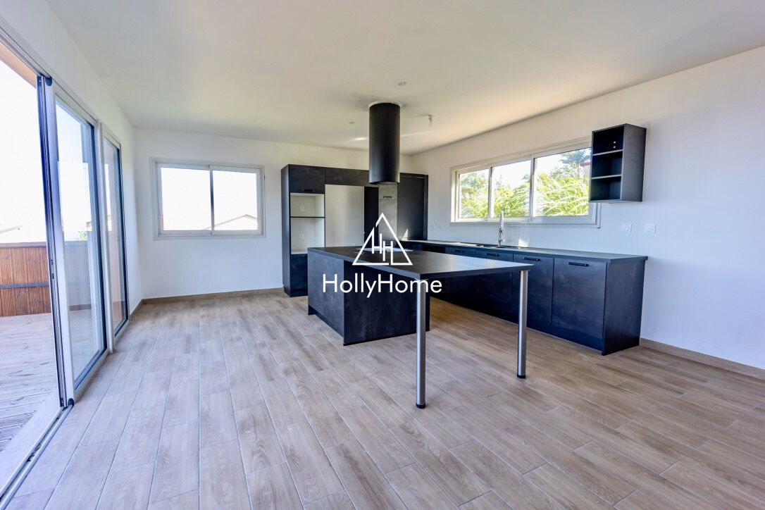 Photo 6 — HOLLYHOME