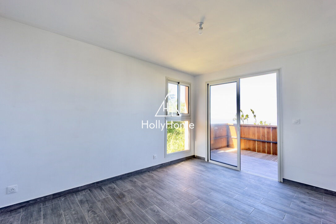 Photo 9 — HOLLYHOME