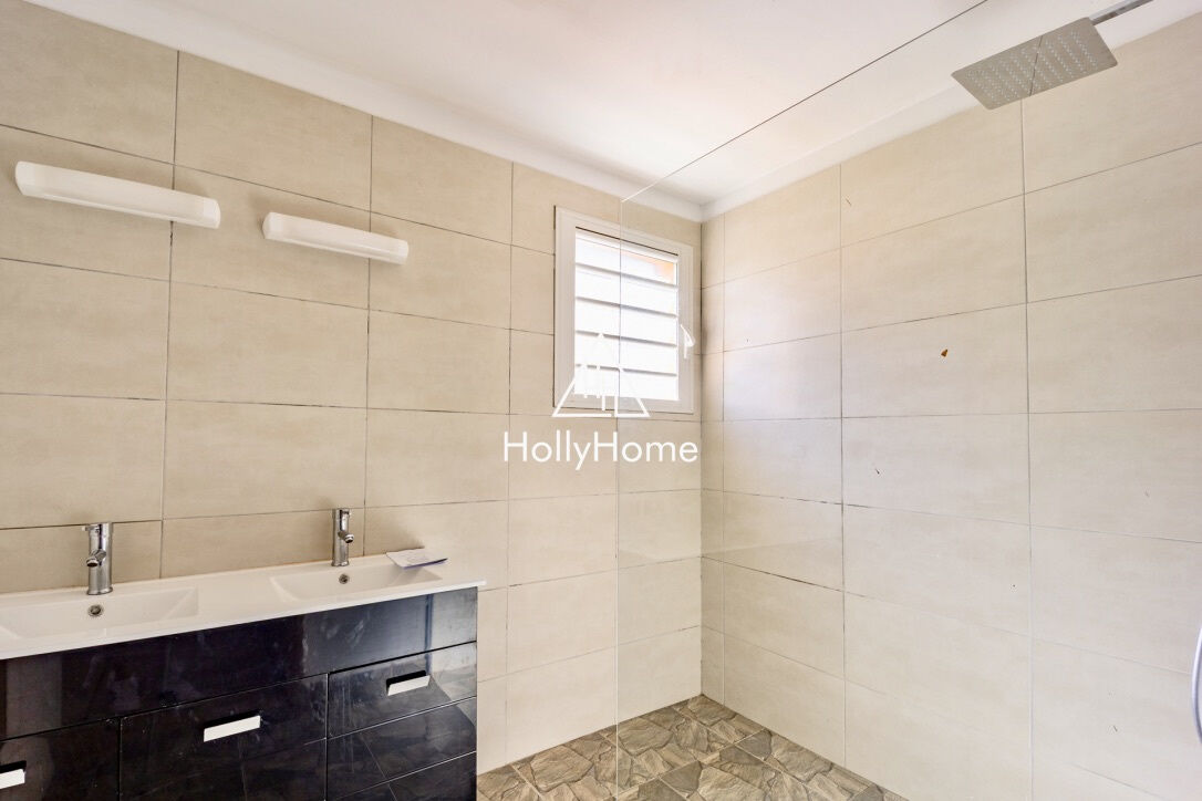 Photo 11 — HOLLYHOME