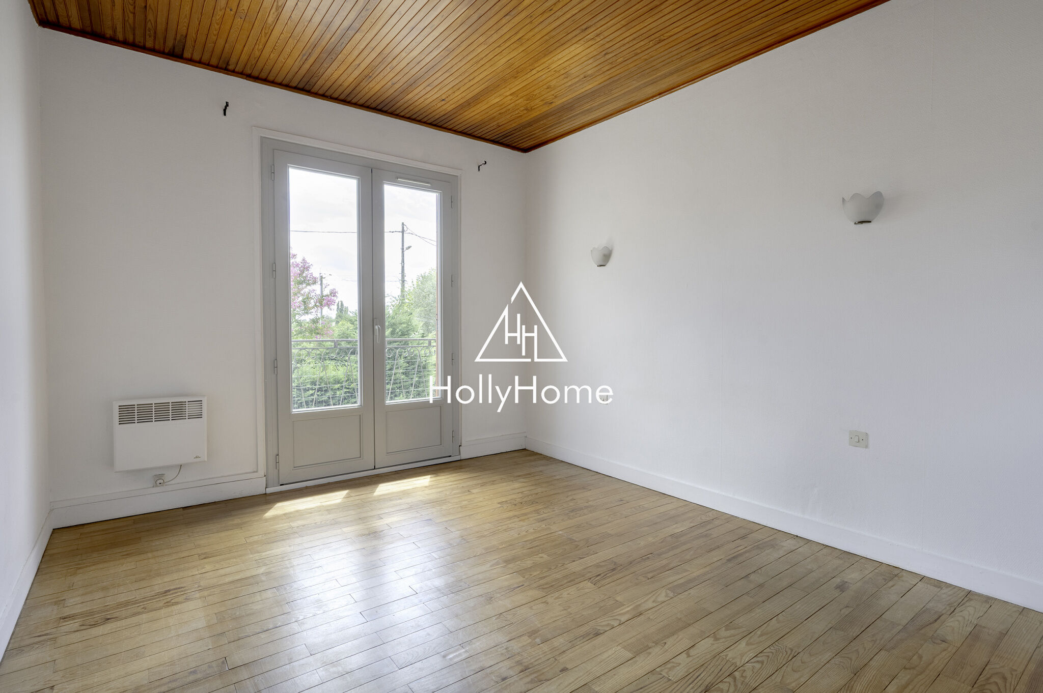 Photo 10 — HOLLYHOME