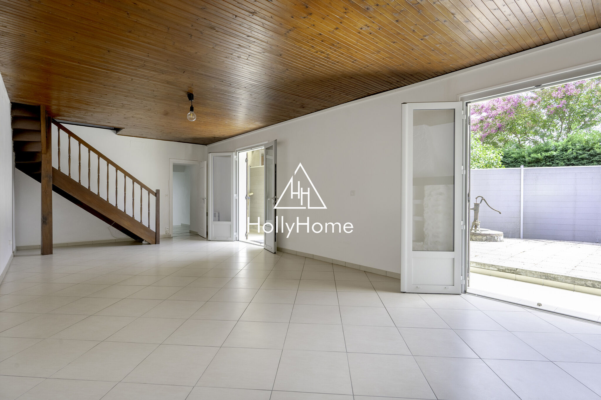 Photo 6 — HOLLYHOME