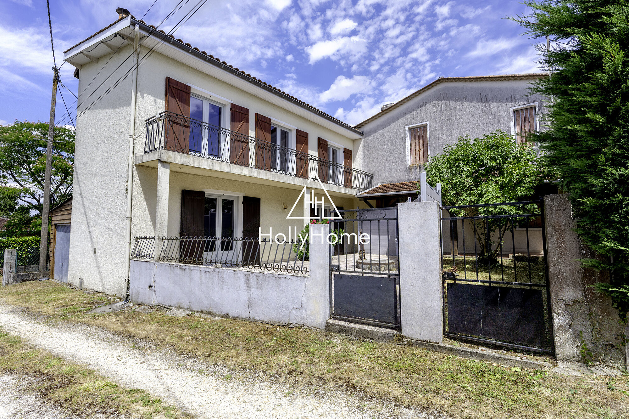 Photo 3 — HOLLYHOME