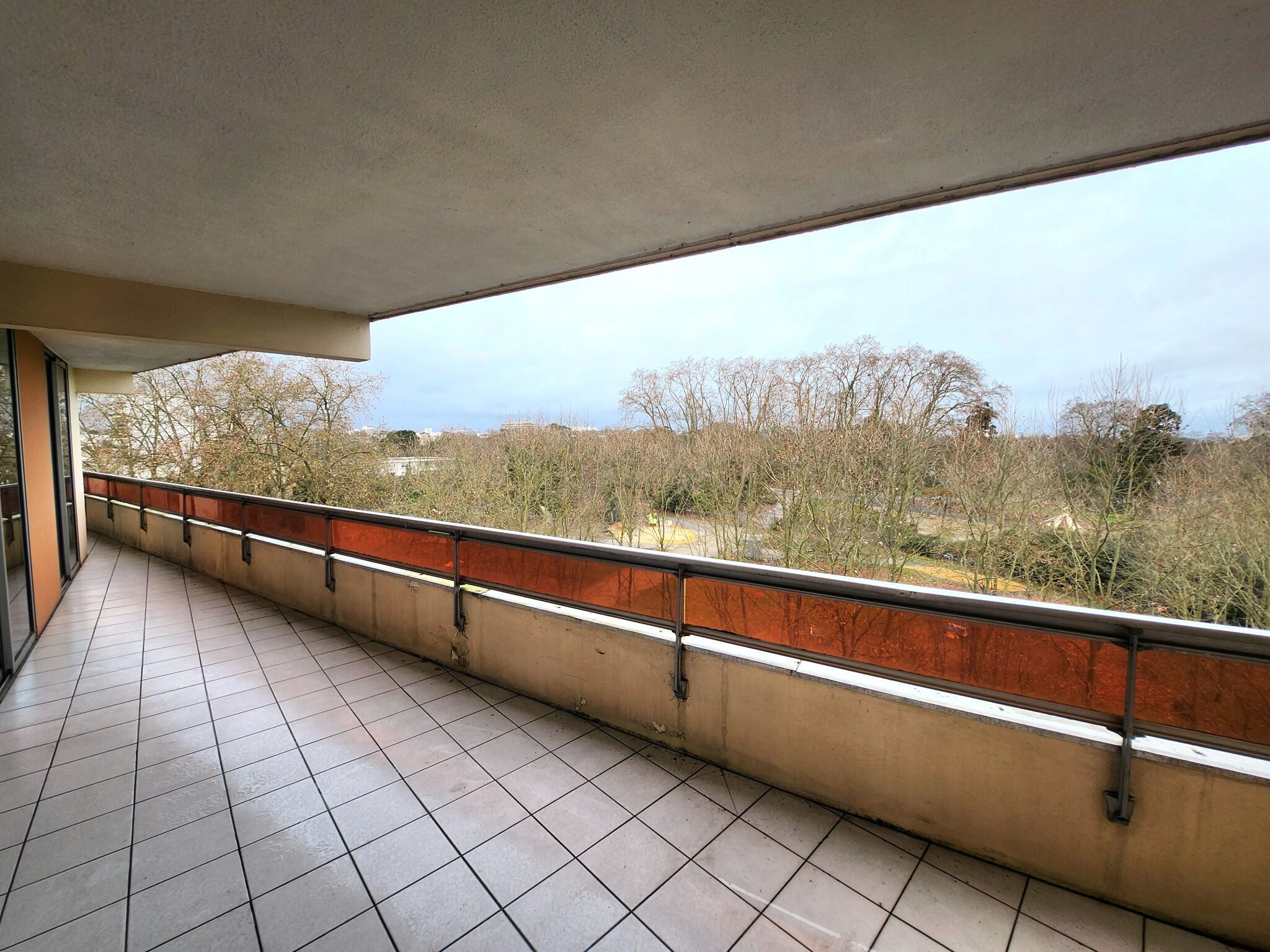 Photo 2 — CABINET BORÉ