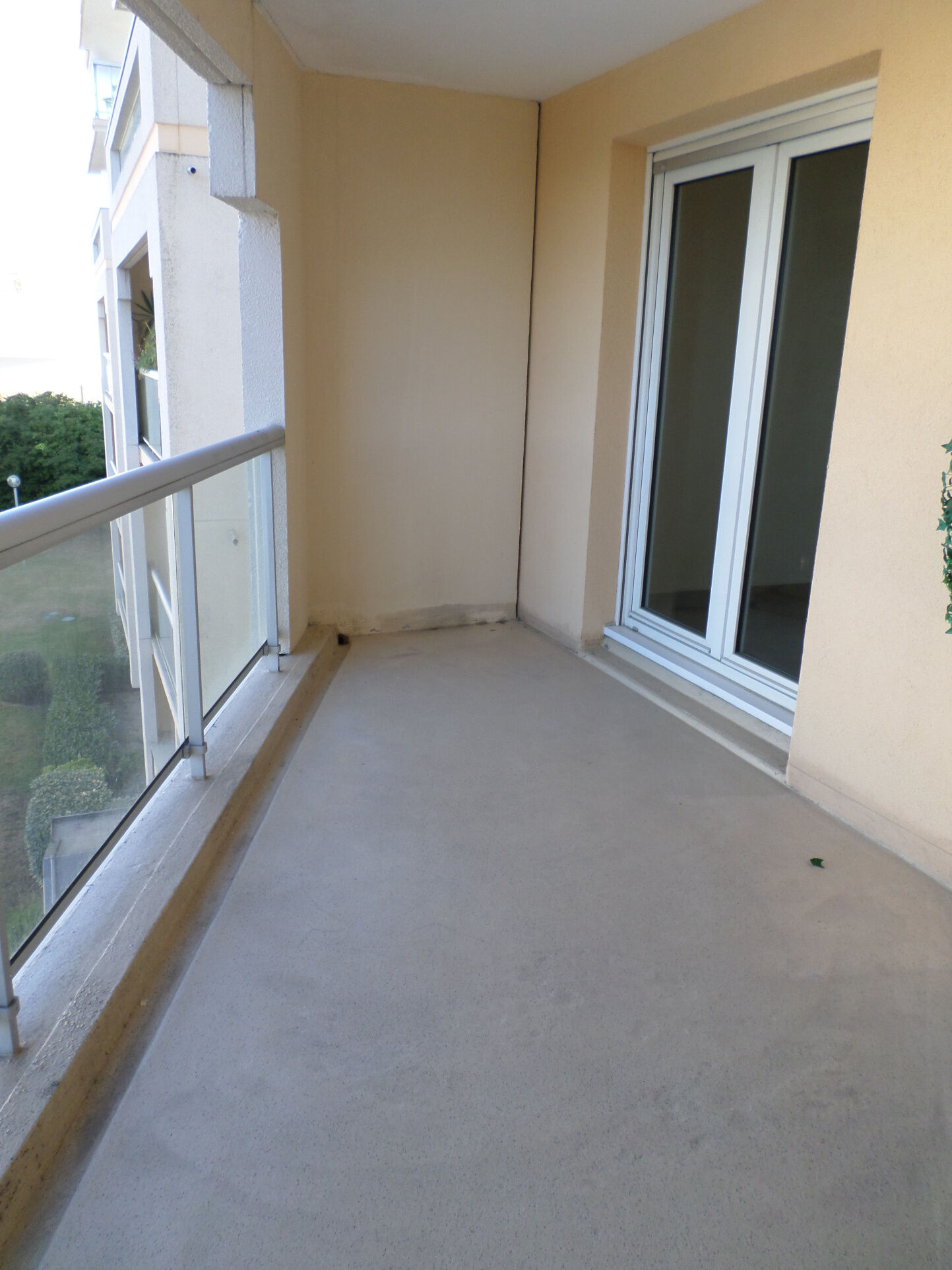 Photo 2 — CABINET BORÉ