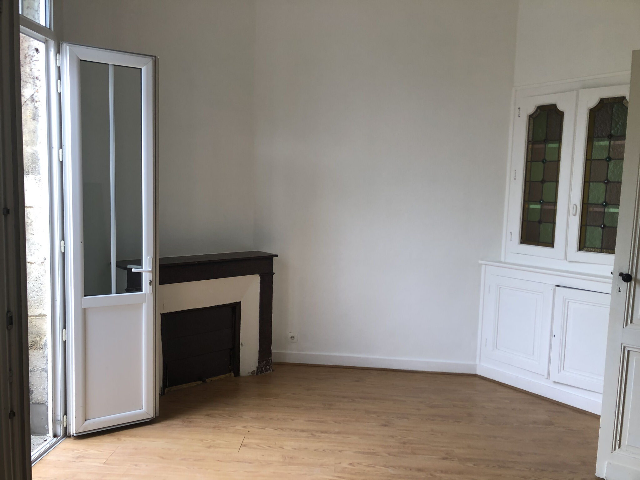 Photo 2 — CABINET BORÉ