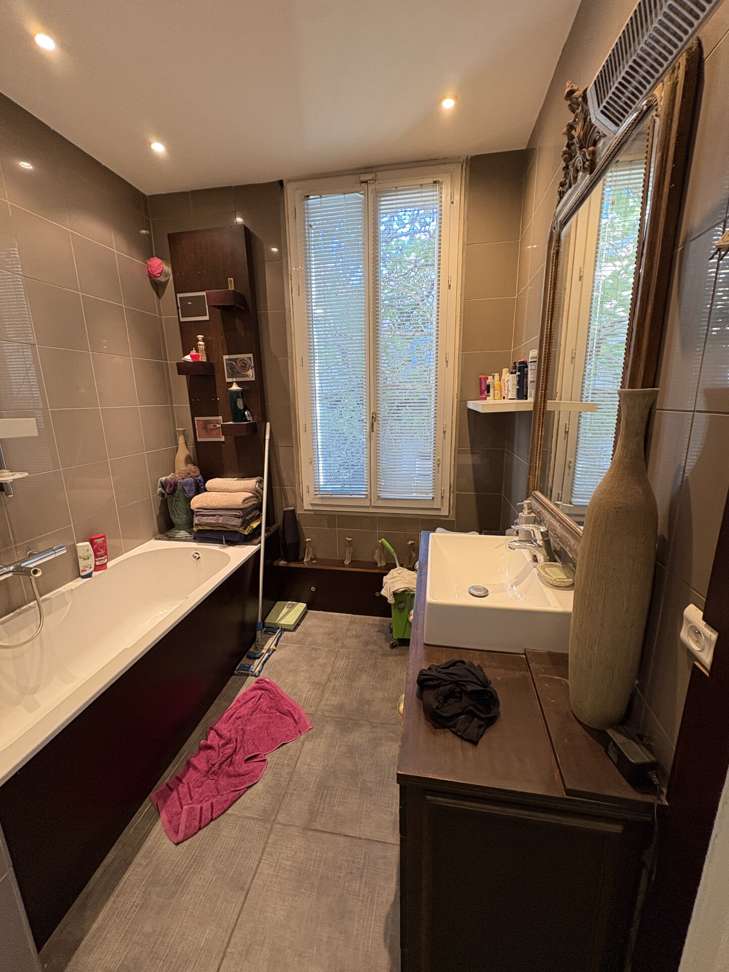 Photo 3 — CABINET CASTAN