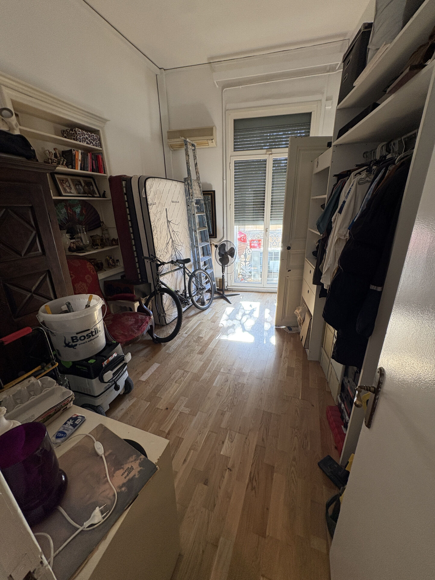 Photo 4 — CABINET CASTAN