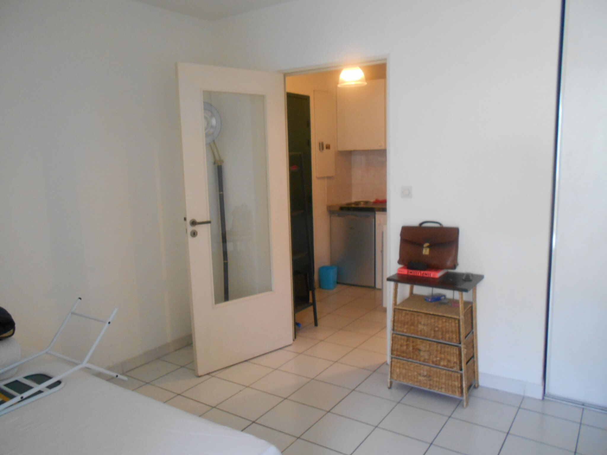 Photo 3 — CABINET CASTAN