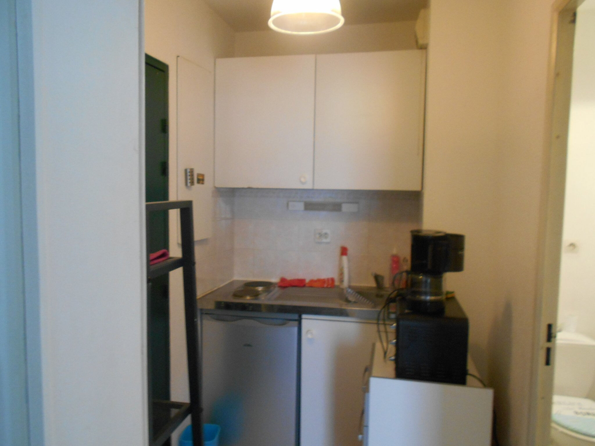 Photo 4 — CABINET CASTAN