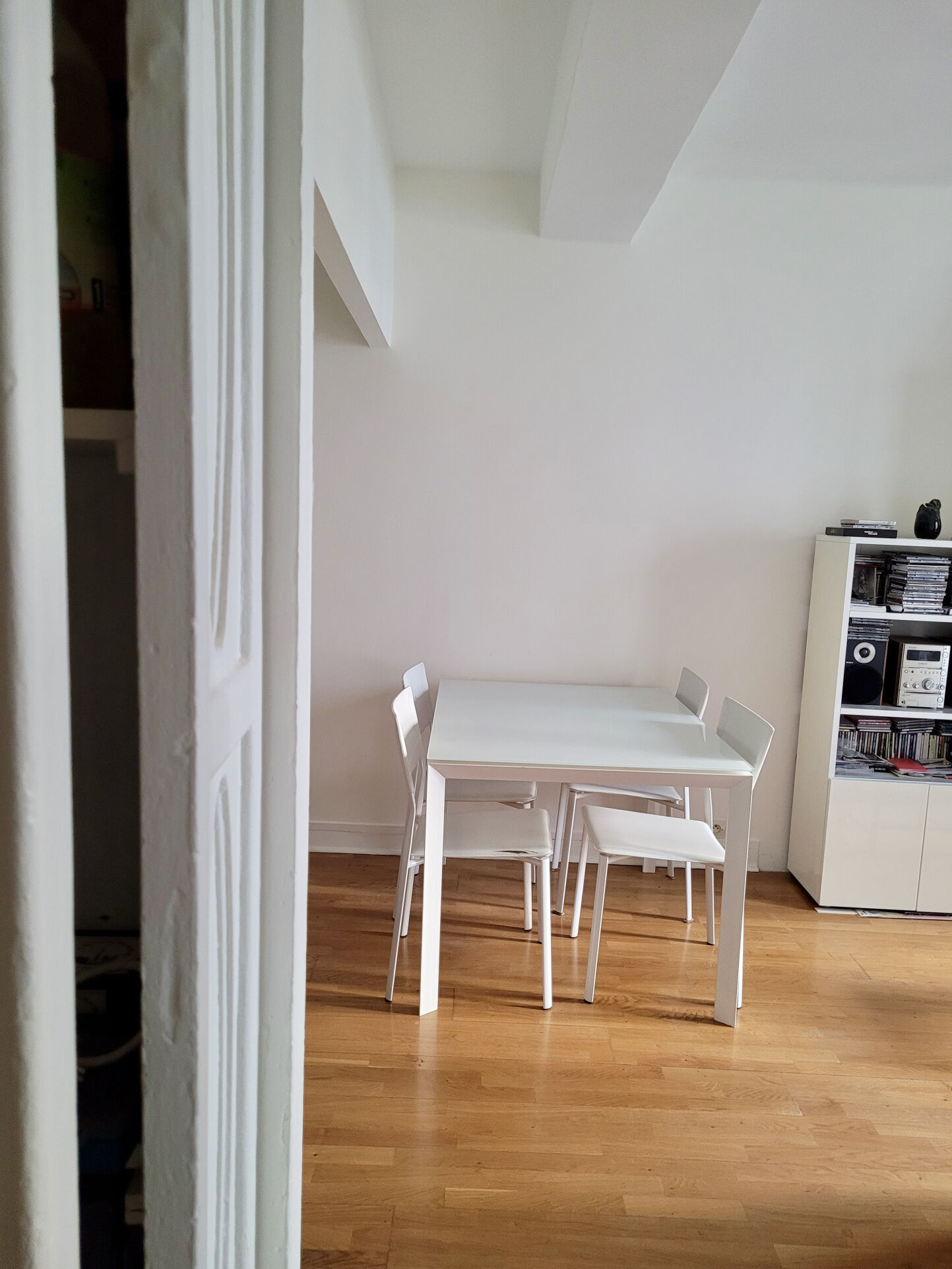 Photo 7 — CABINET CASTAN