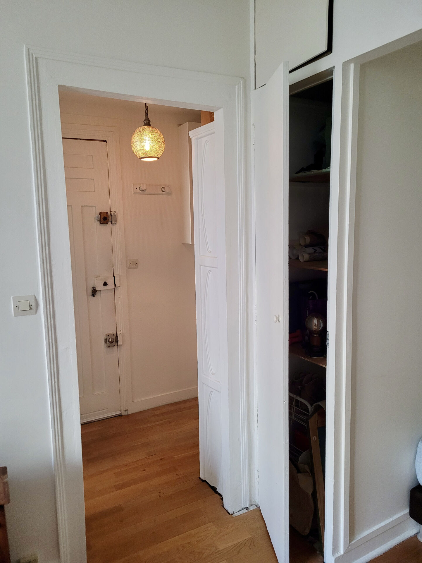Photo 9 — CABINET CASTAN