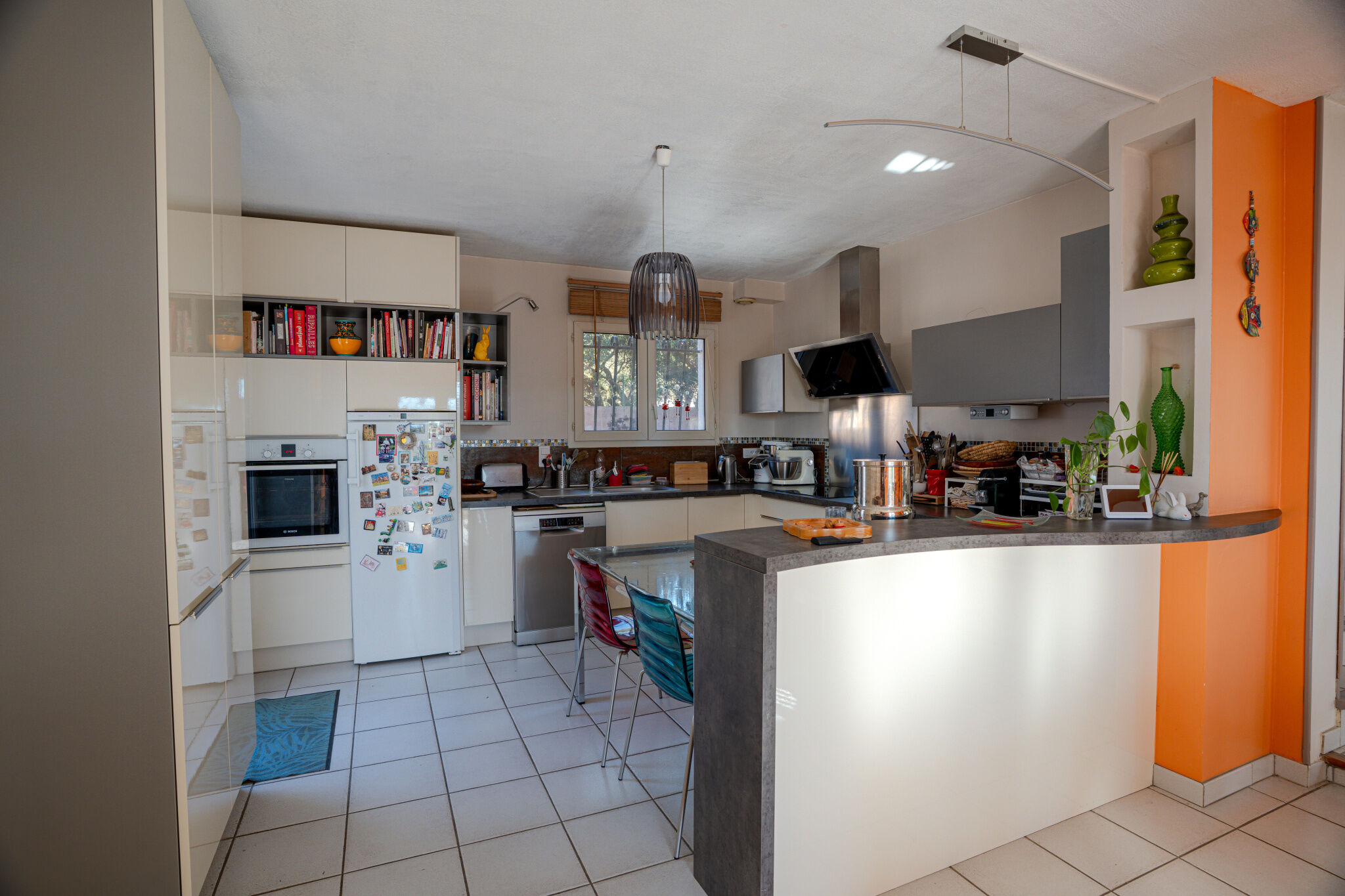 Photo 7 — CABINET CASTAN