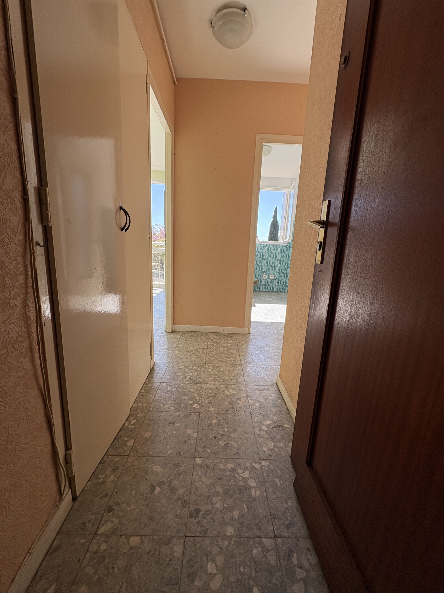 Photo 7 — CABINET CASTAN
