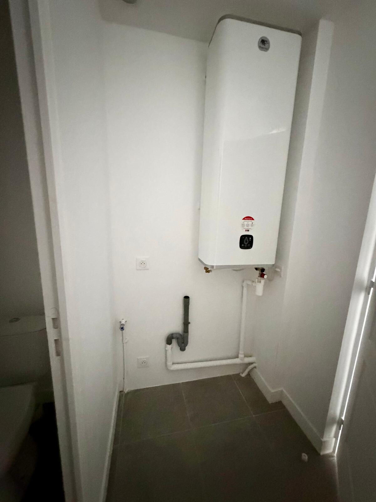 Photo 8 — CABINET CASTAN