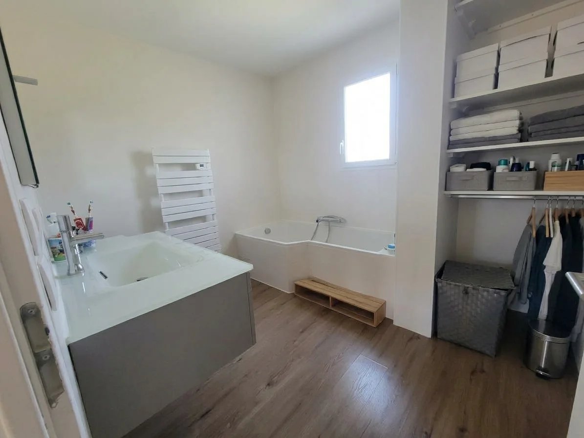 Photo 15 — JOHN & CIE