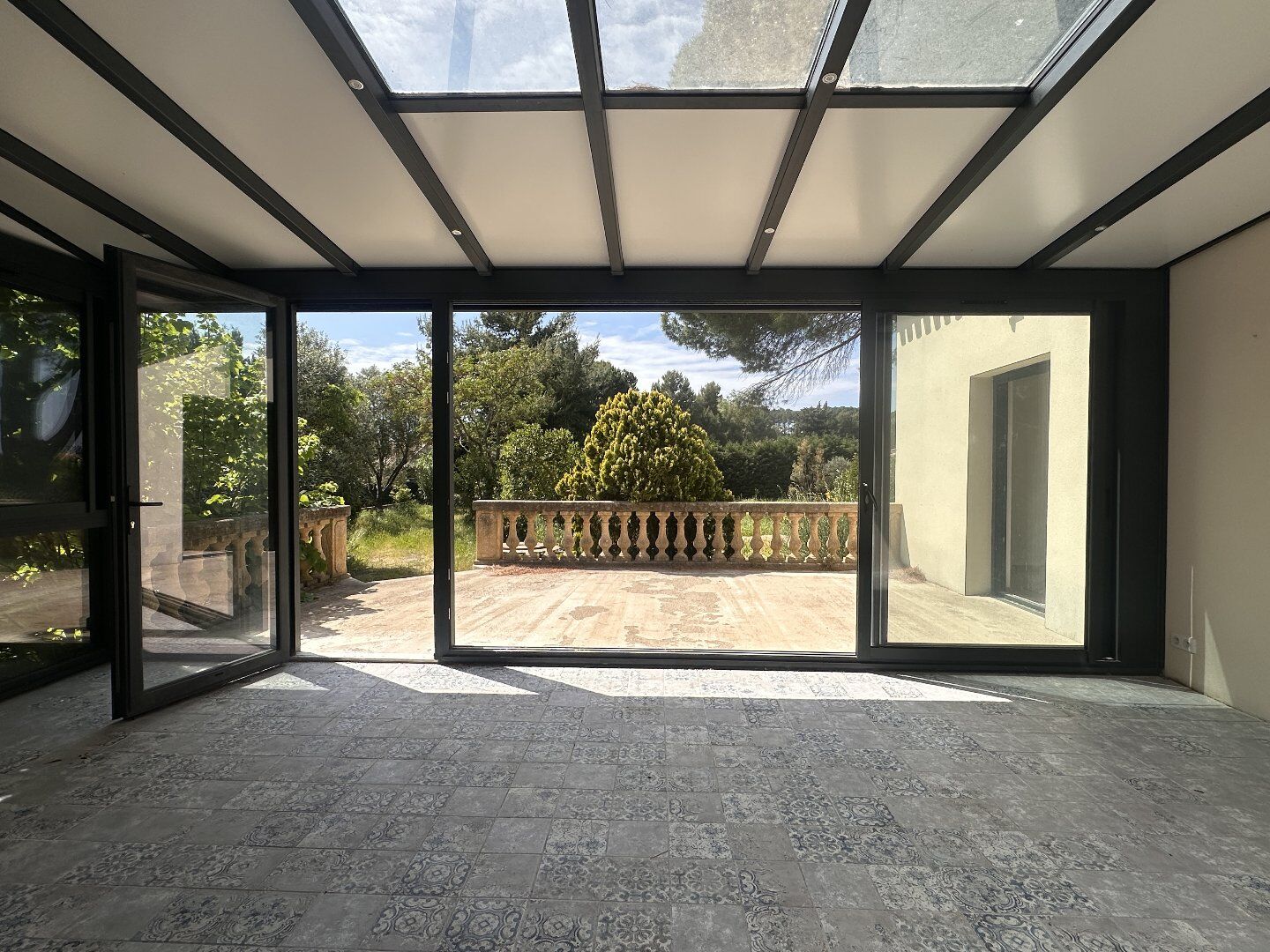 Photo 6 — AGENCE INTERNATIONALE ALBERT HONIG