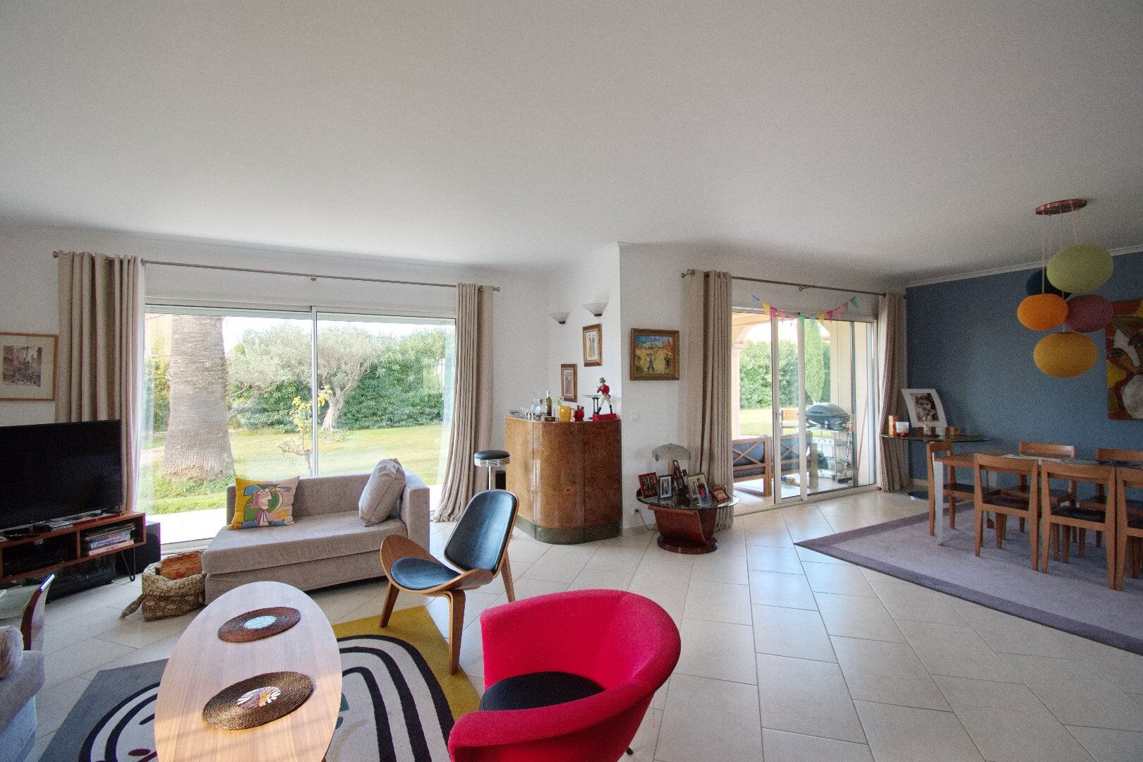 Photo 3 — AGENCE INTERNATIONALE ALBERT HONIG